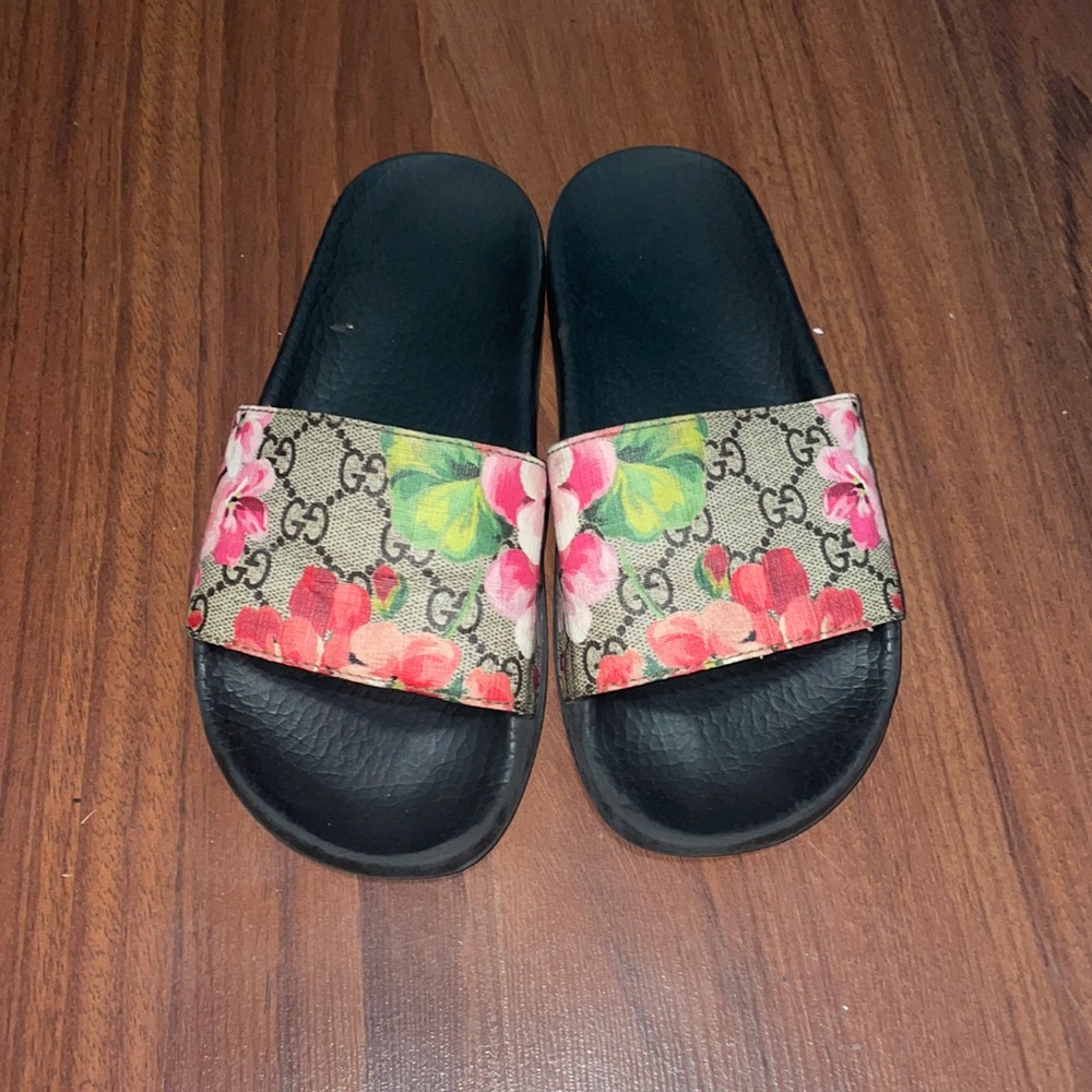 Women’s floral Gucci Sandals used